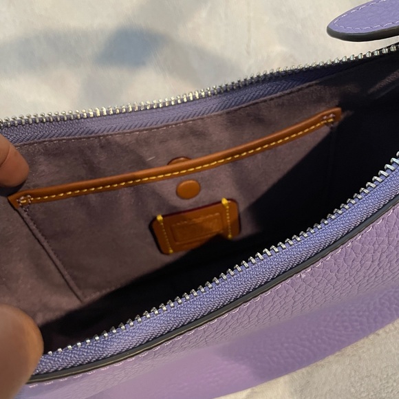 Coach Luna shoulder bag in violet color - Picture 4 of 5
